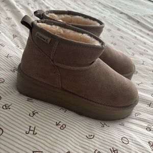 Bearpaw platform boots
